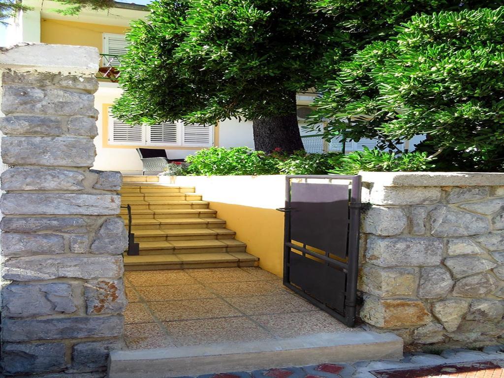 Apartments Tomasic Baska  Exterior photo