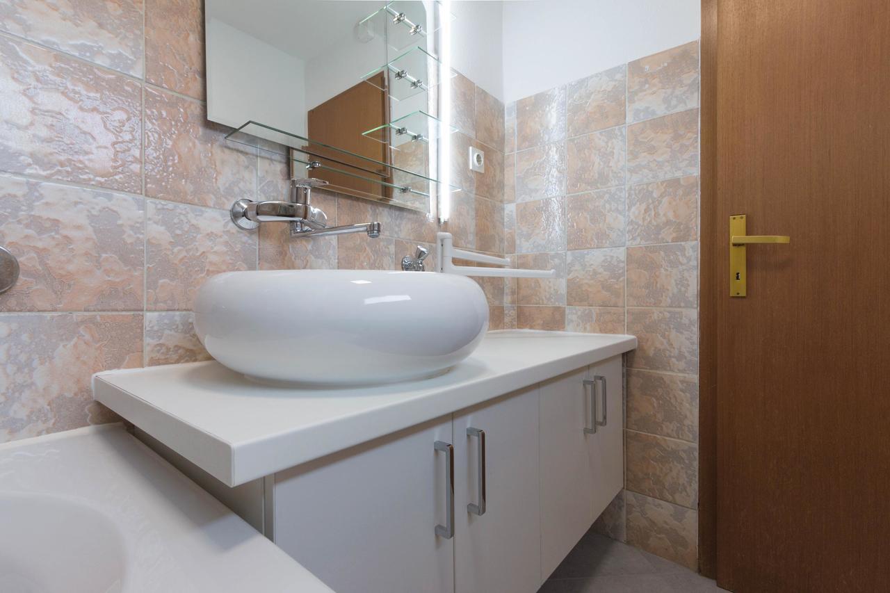 Apartments Tomasic Baska  Exterior photo